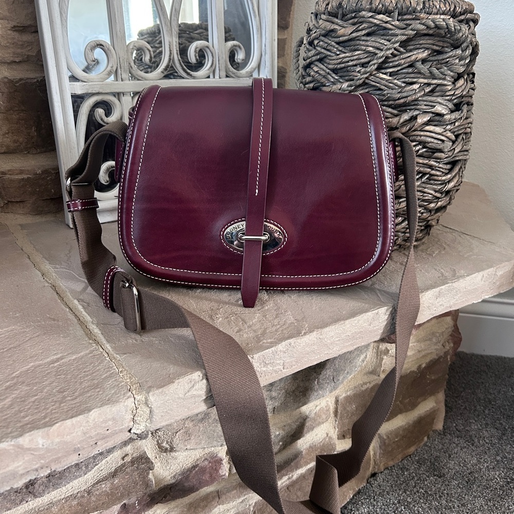 Donney & BOURKE Leather Crossbody Bag in Burgundy
